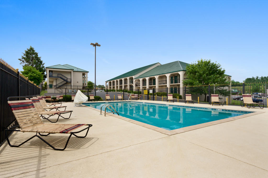 Baymont By Wyndham Johnson City Exterior photo